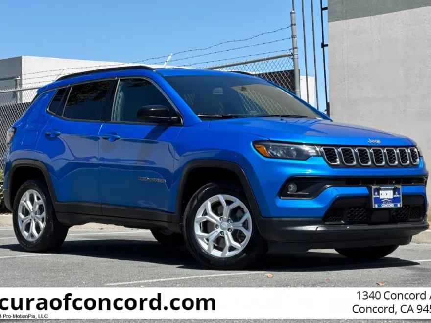2024 Jeep Compass Latitude photo 1