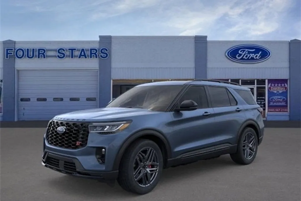 2025 Ford Explorer ST photo 1