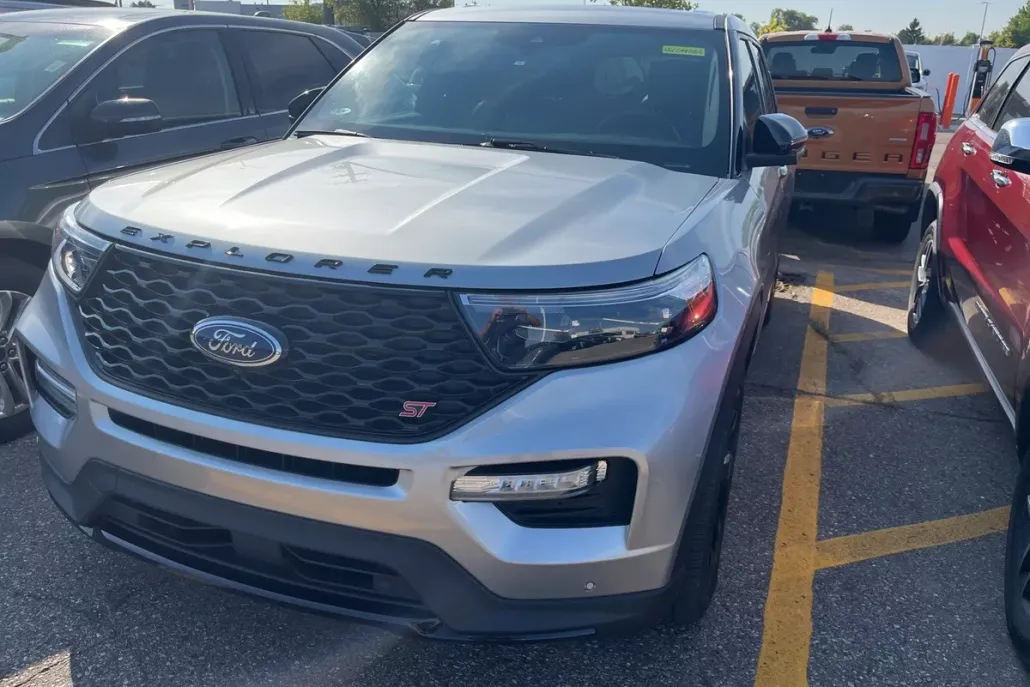 2022 Ford Explorer ST photo 1