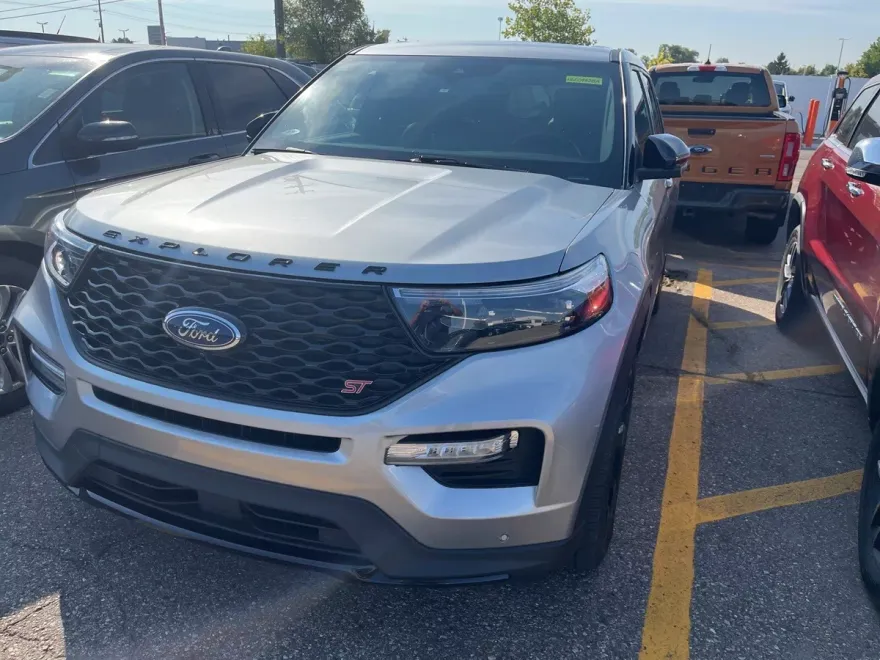 2022 Ford Explorer ST photo 1