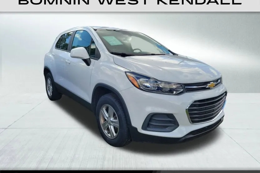 2022 Chevrolet Trax LS photo 1