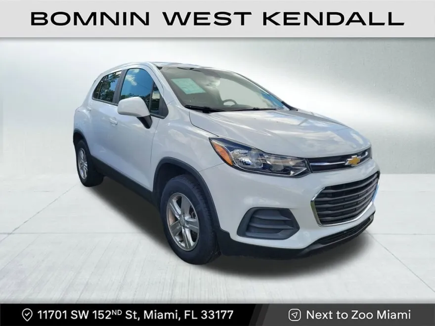 2022 Chevrolet Trax LS photo 1