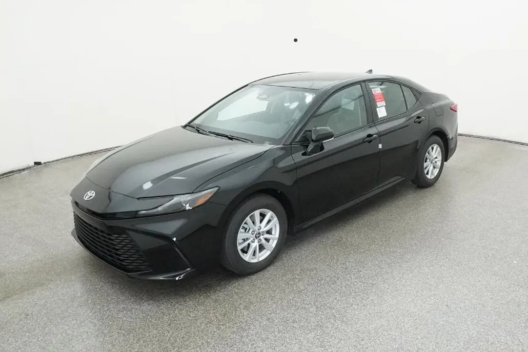 2026 Toyota Camry LE photo 1