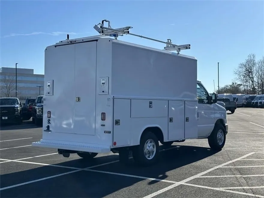 2025 Ford E-350 photo 2