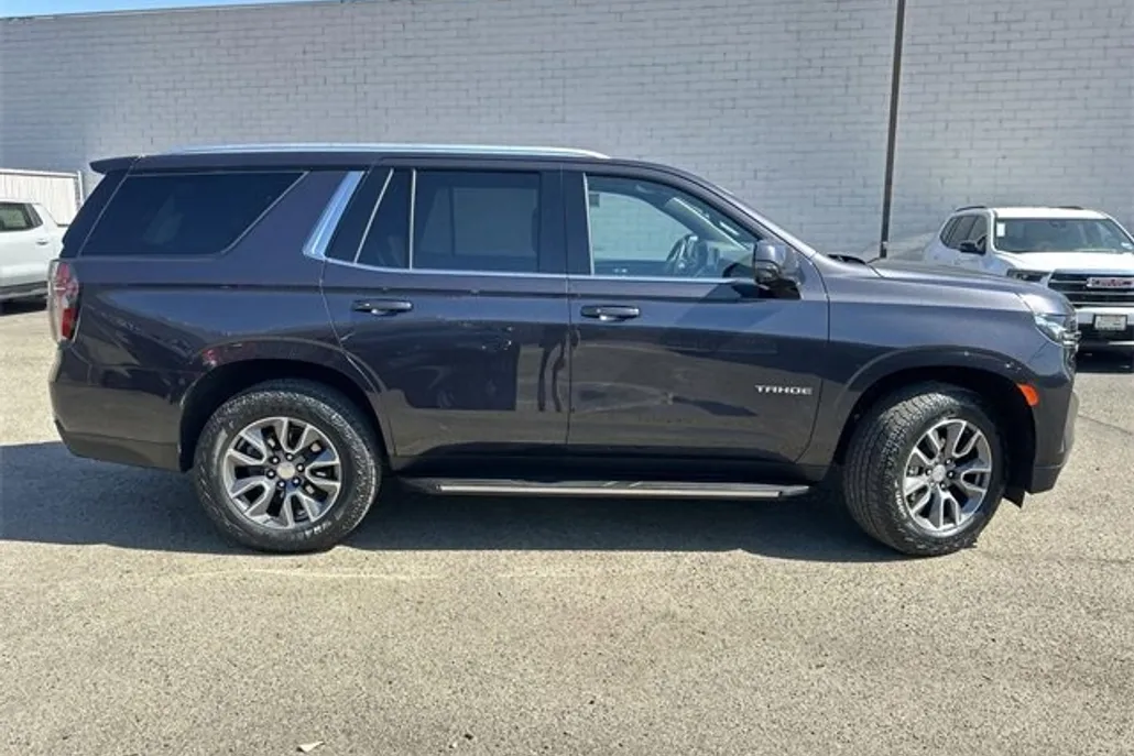 2022 Chevrolet Tahoe LT photo 1