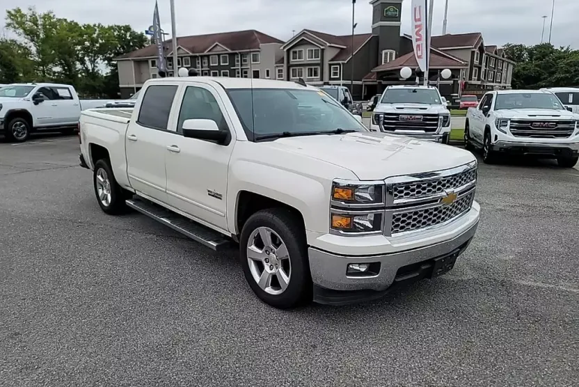 2015 Chevrolet Silverado 1500 LT photo 1