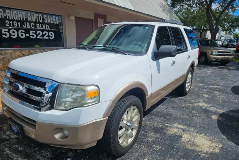 2011 Ford Expedition XLT photo 1