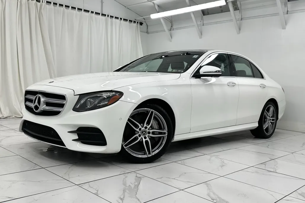 2019 Mercedes Benz E 300 Sedan photo 1
