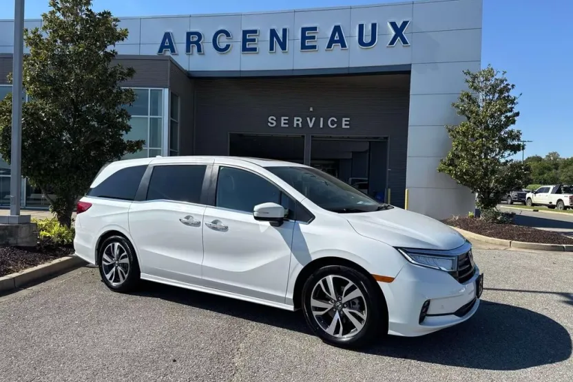 2022 Honda Odyssey Touring photo 1