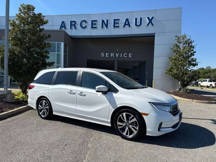 2022 Honda Odyssey Touring photo 1