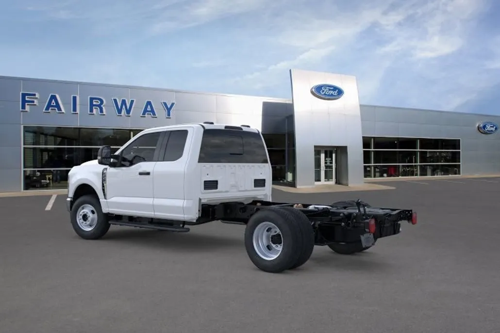 2025 Ford F-350 photo 1