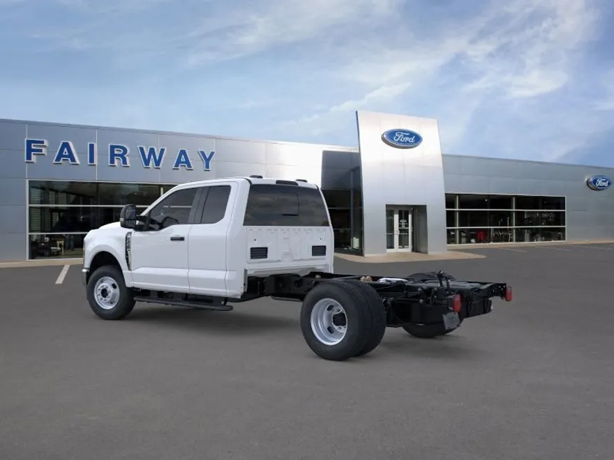 2025 Ford F-350 photo 1