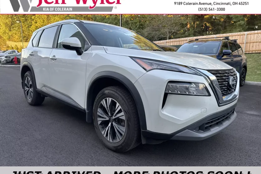 2023 Nissan Rogue SV photo 1