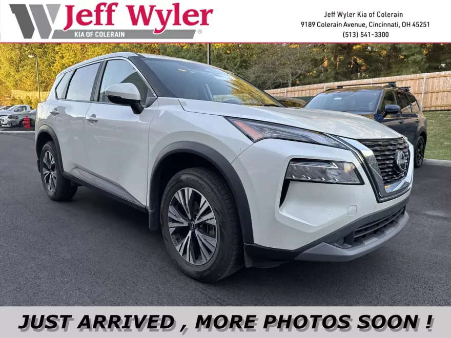 2023 Nissan Rogue SV photo 1