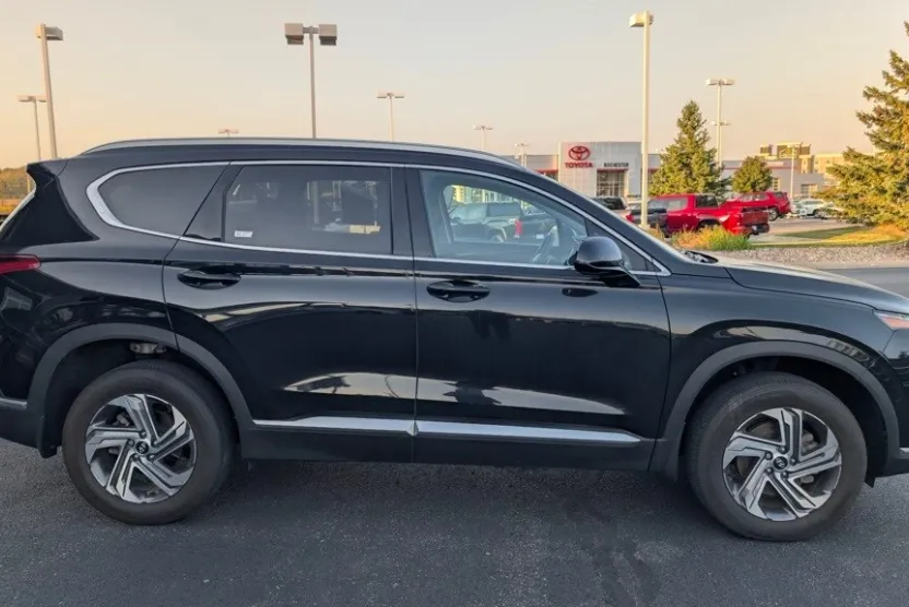 2022 Hyundai Santa Fe SEL photo 1