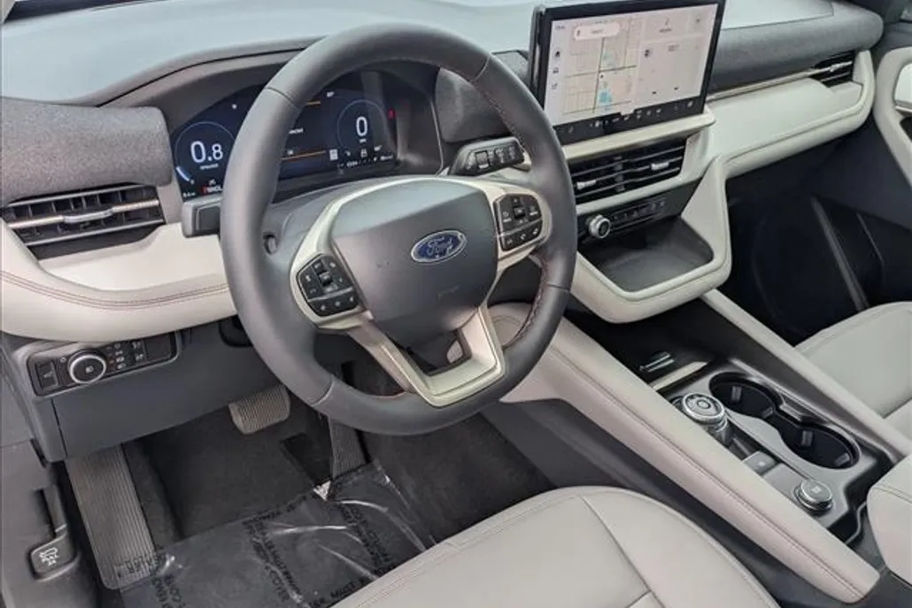 2025 Ford Explorer photo 1