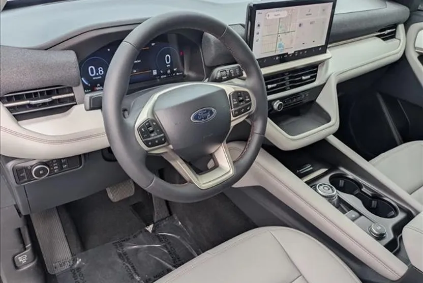 2025 Ford Explorer photo 1