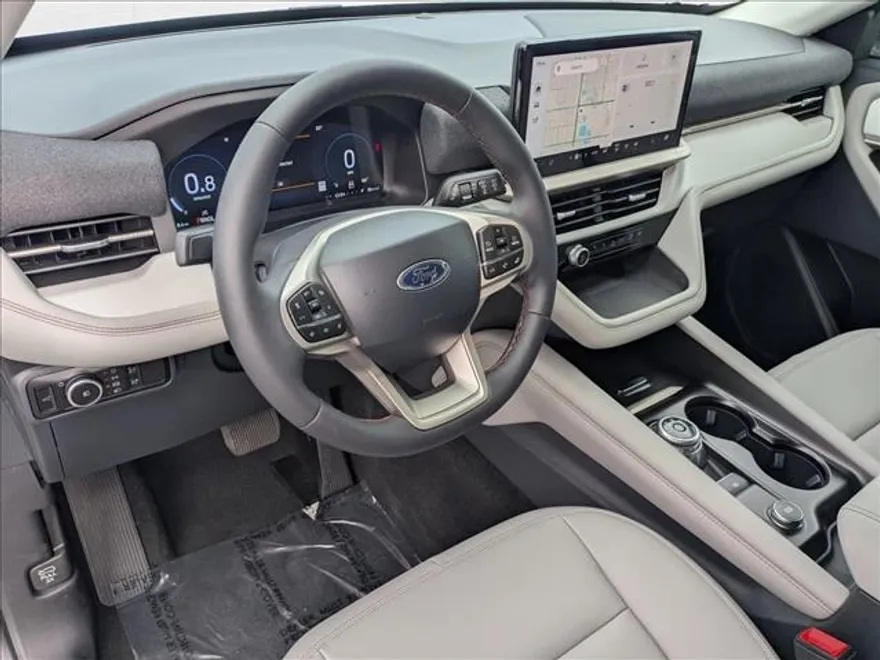 2025 Ford Explorer photo 1