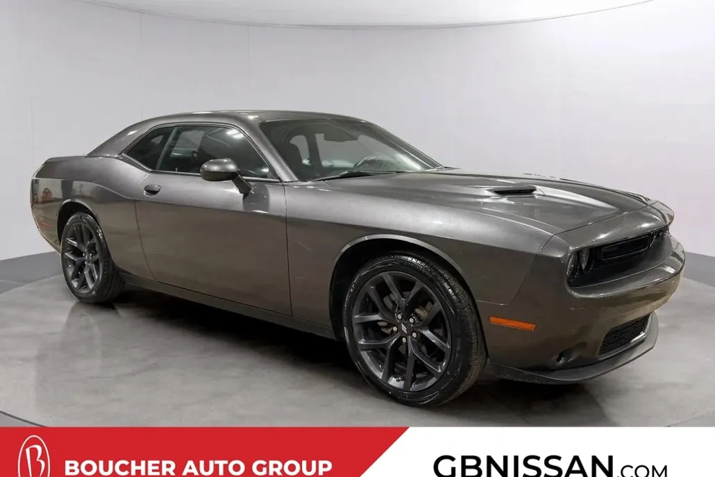 2022 Dodge Challenger SXT photo 1