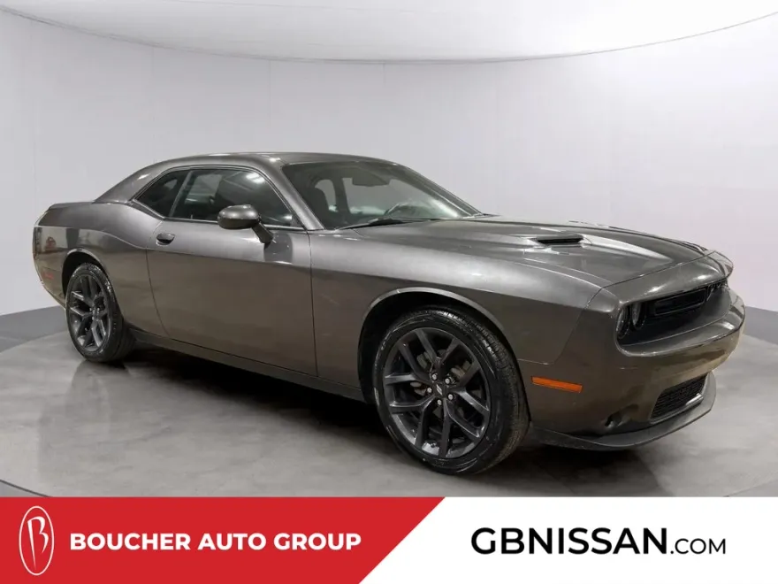 2022 Dodge Challenger SXT photo 1