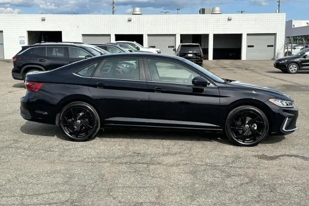 2025 Volkswagen Jetta SE photo 1
