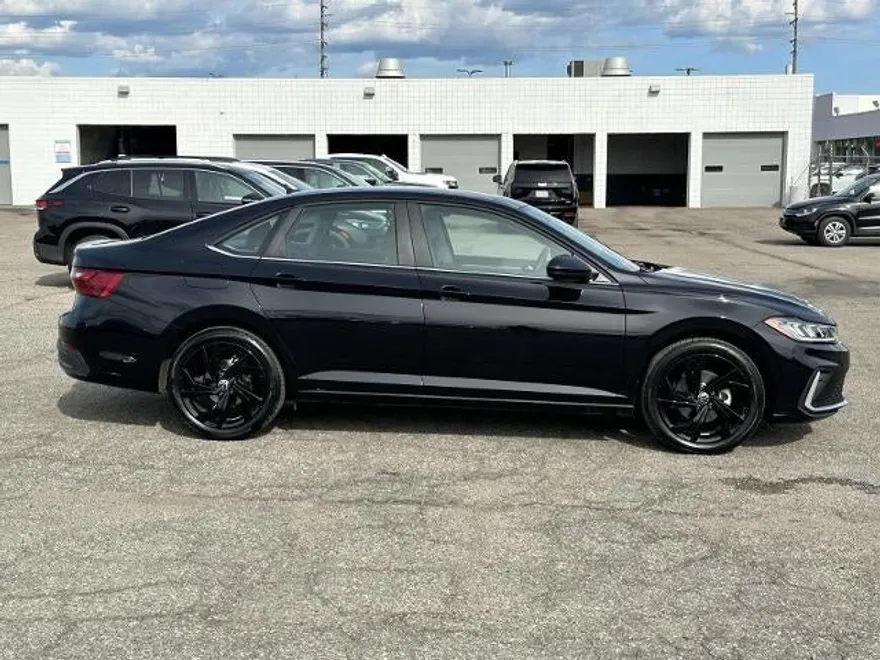 2025 Volkswagen Jetta SE photo 1
