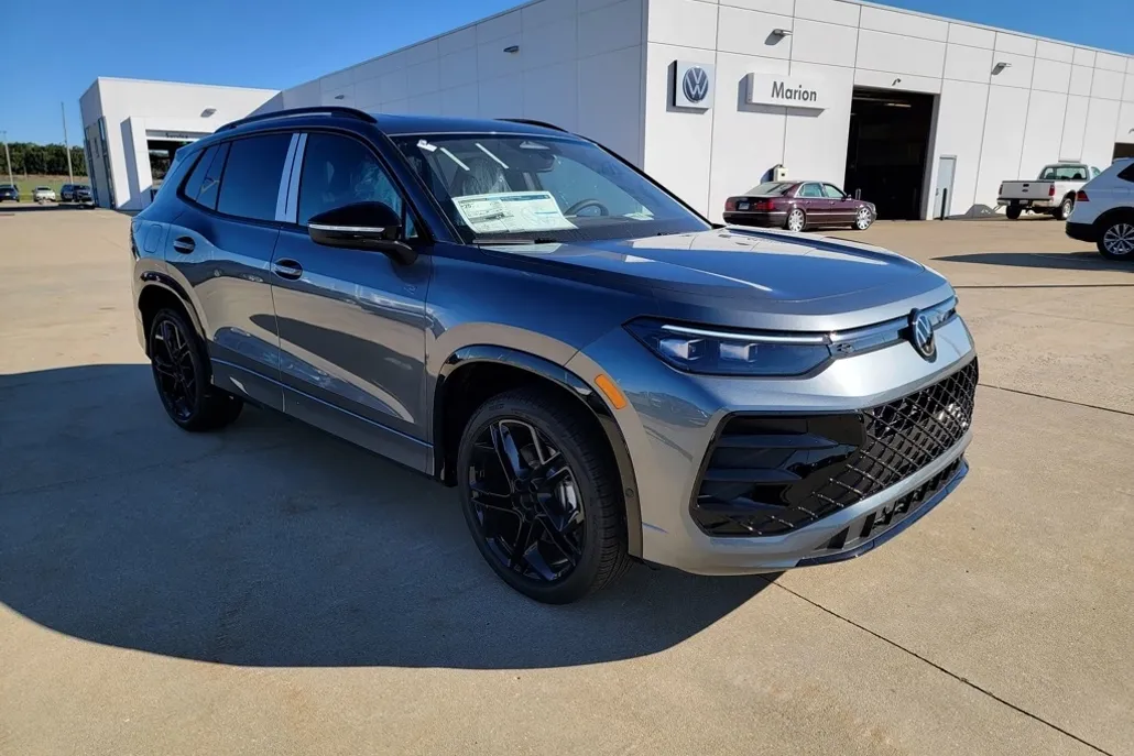 2025 Volkswagen Tiguan SE R-Line Black photo 1