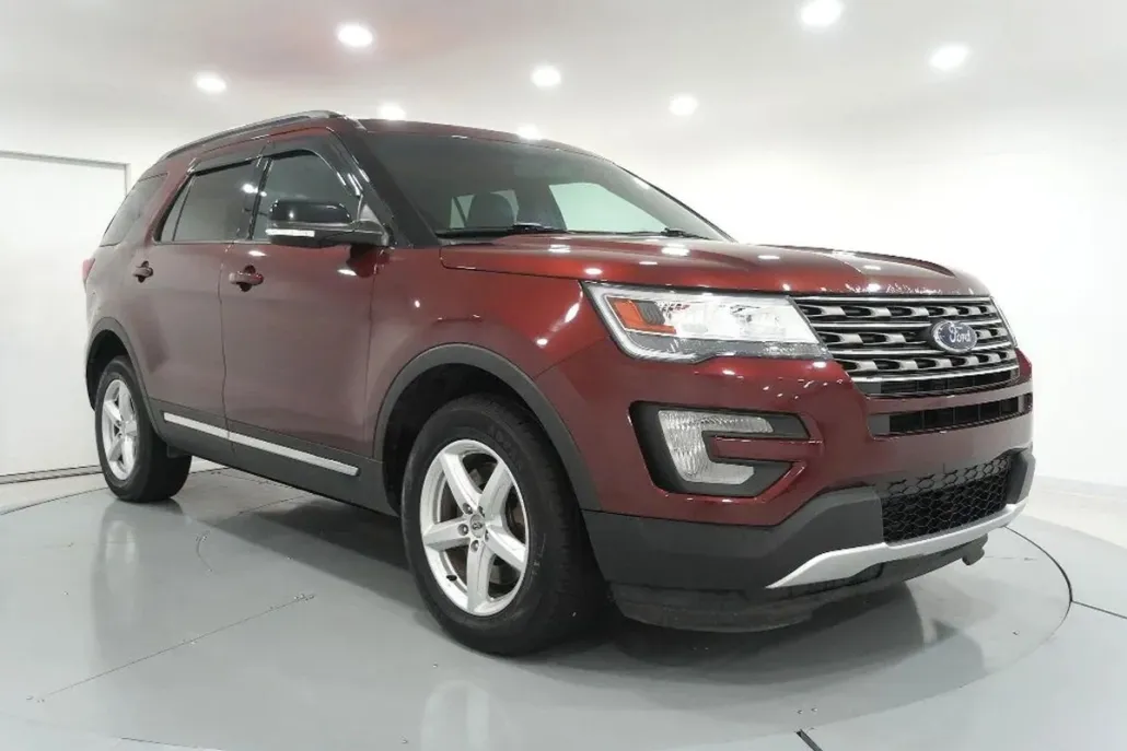2016 Ford Explorer XLT Sport photo 1