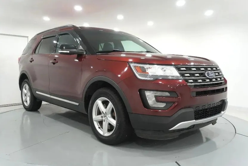 2016 Ford Explorer XLT Sport photo 1