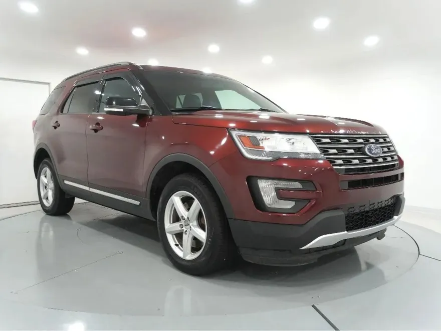 2016 Ford Explorer XLT Sport photo 1