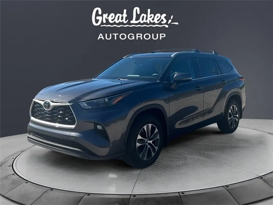 2022 Toyota Highlander XLE photo 1