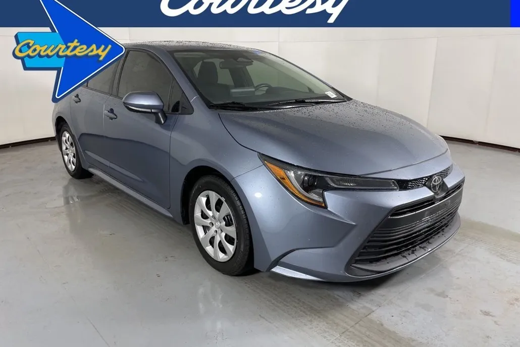 2024 Toyota Corolla LE photo 1