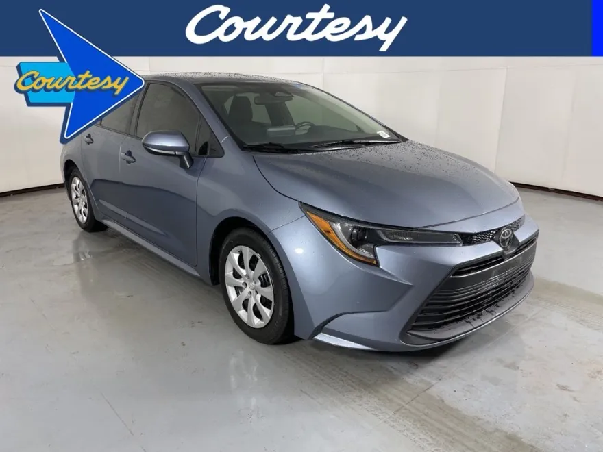 2024 Toyota Corolla LE photo 1