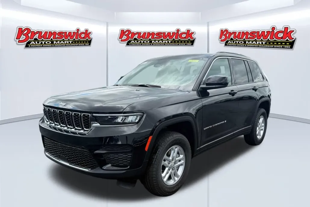 2025 Jeep Grand Cherokee Laredo photo 1