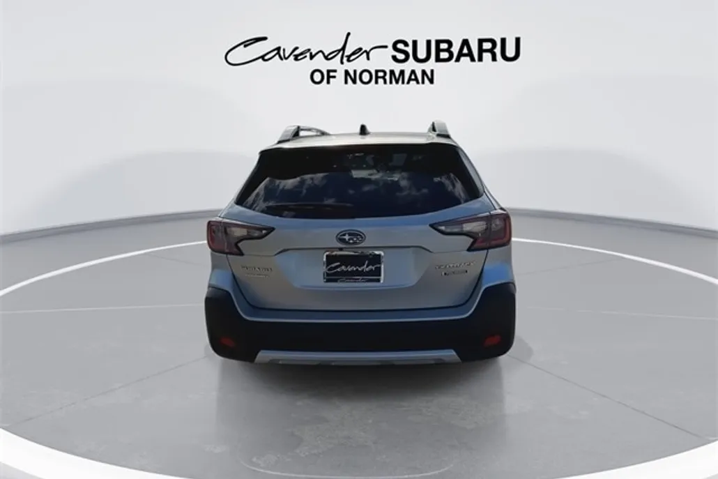2023 Subaru Outback Touring photo 1