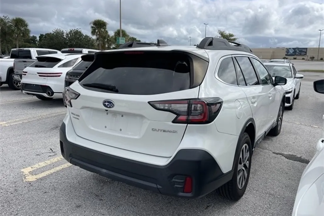 2022 Subaru Outback Premium photo 1