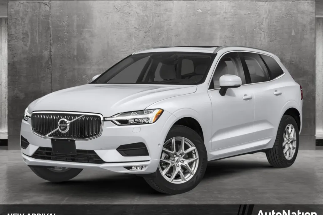 2020 Volvo XC60 Momentum photo 1