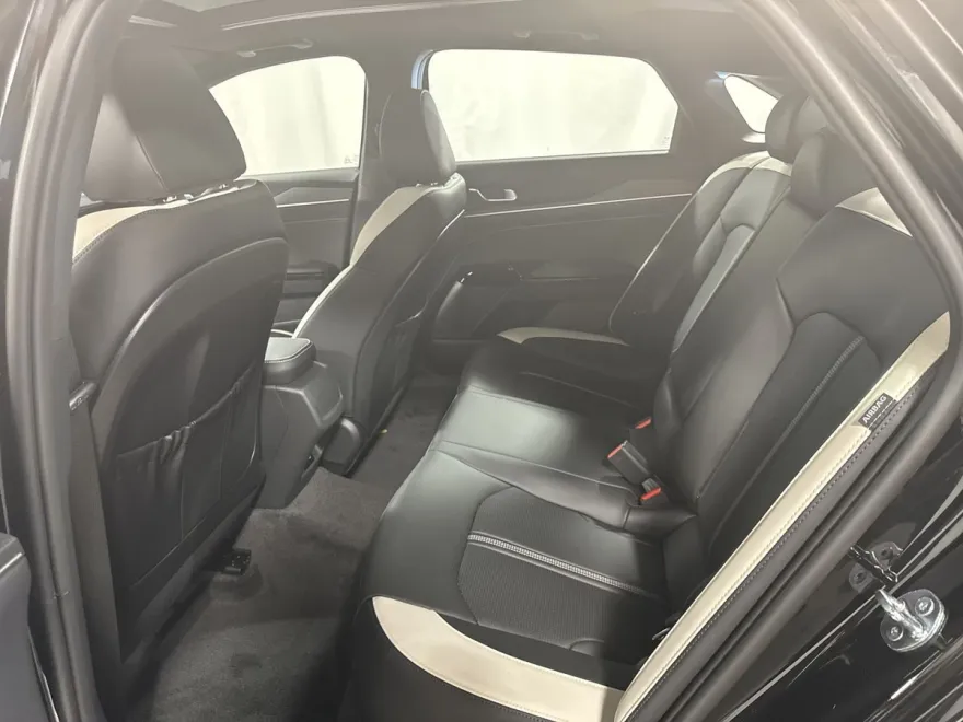 2026 Kia K5 GT-Line photo 1