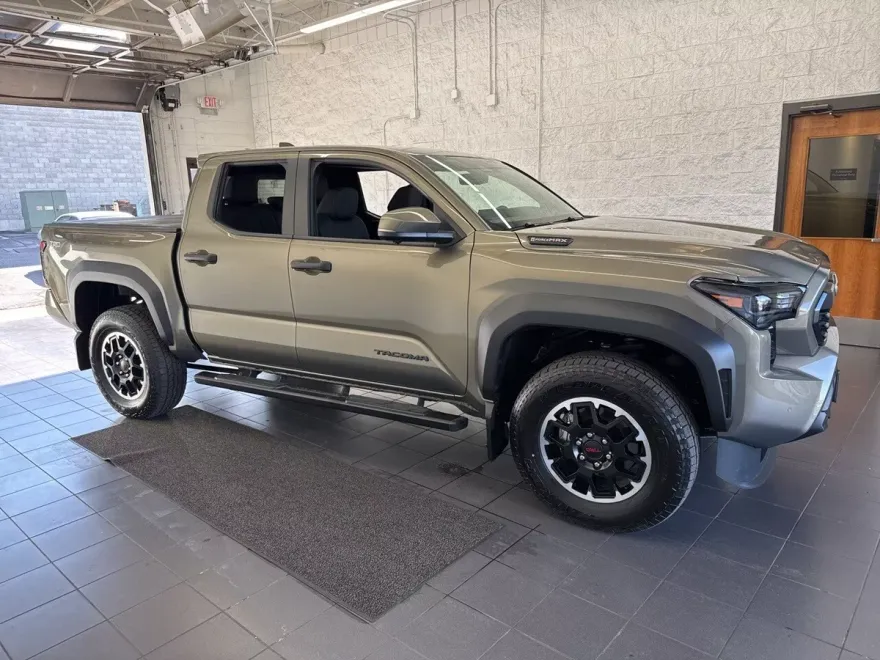 2025 Toyota Tacoma TRD photo 1