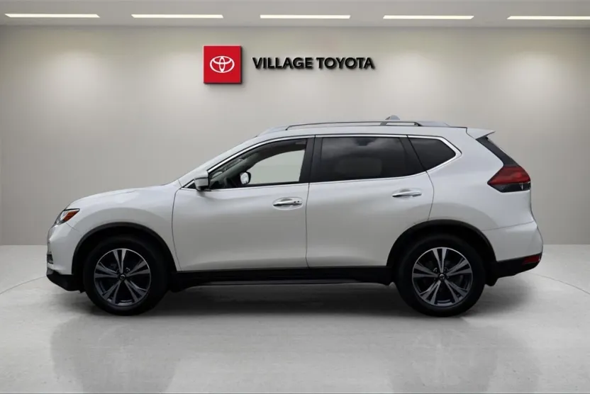 2019 Nissan Rogue SV photo 1