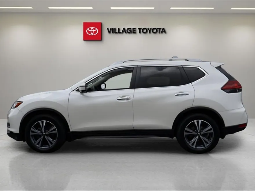 2019 Nissan Rogue SV photo 1