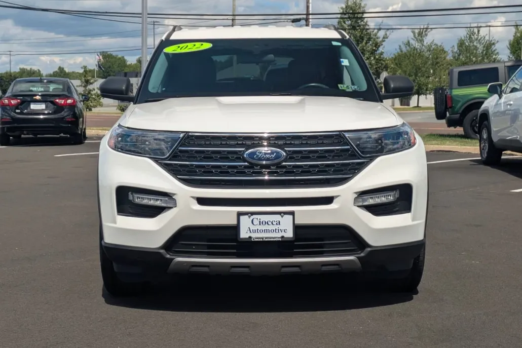 2022 Ford Explorer XLT photo 1