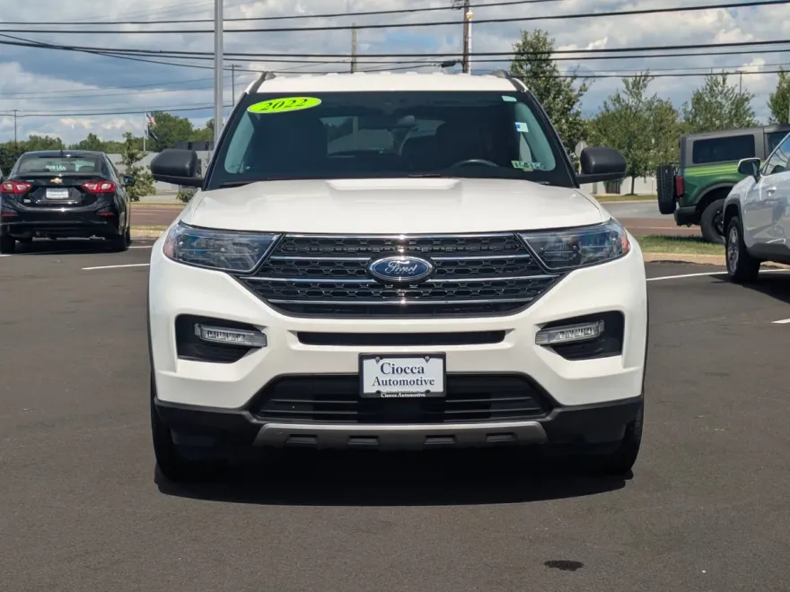 2022 Ford Explorer XLT photo 1