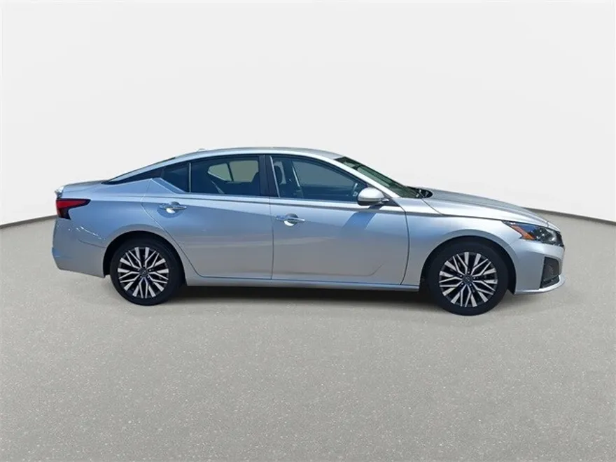 2023 Nissan Altima 2.5 SV photo 1