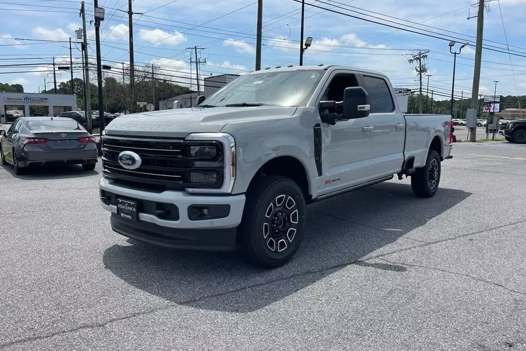 2025 Ford F-350 Platinum photo 1