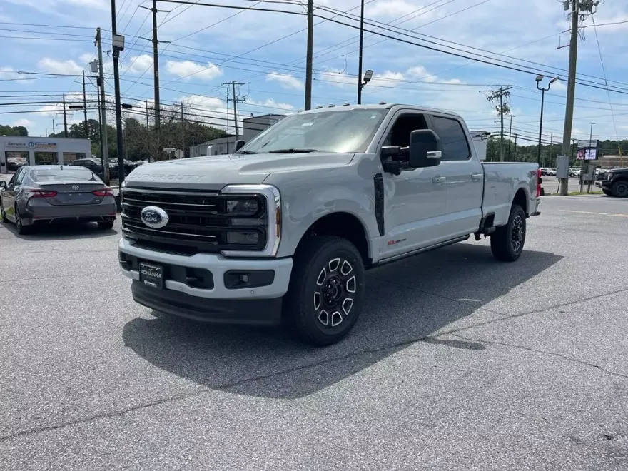 2025 Ford F-350 Platinum photo 1