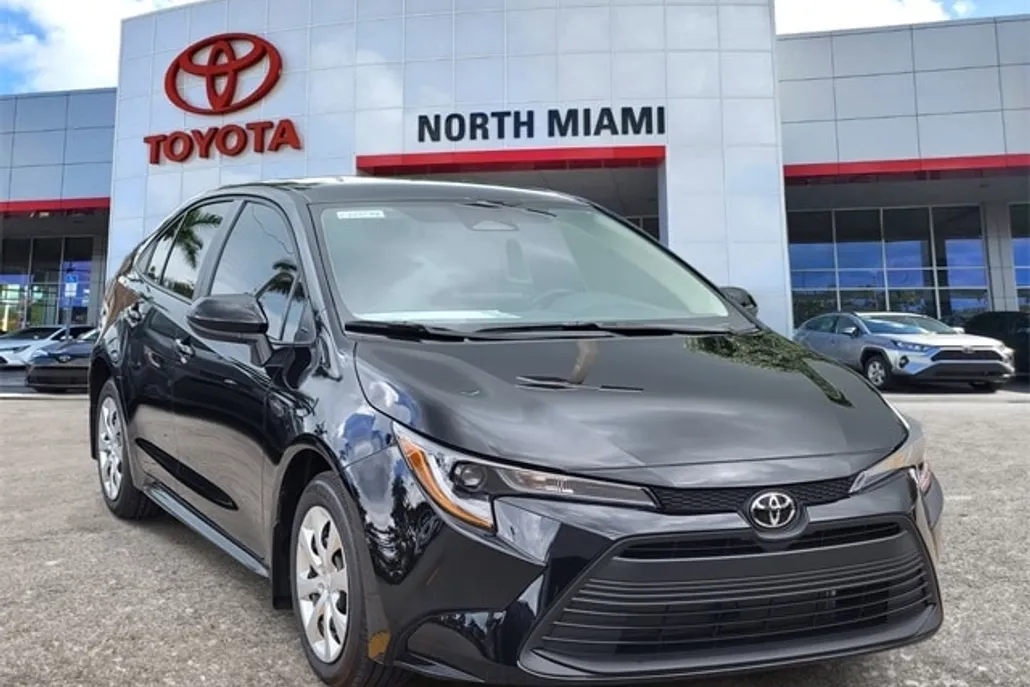 2025 Toyota Corolla LE photo 1