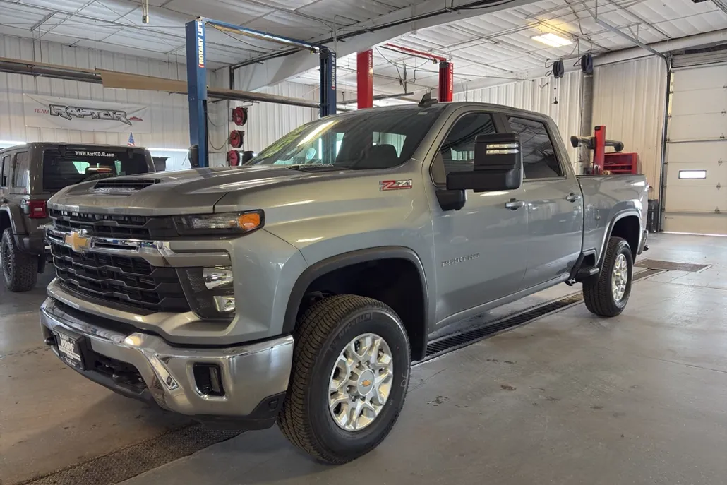 2024 Chevrolet Silverado 2500HD LT photo 1