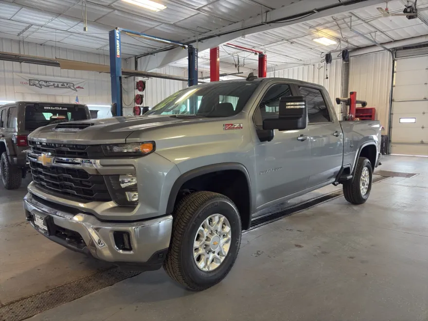 2024 Chevrolet Silverado 2500HD LT photo 1