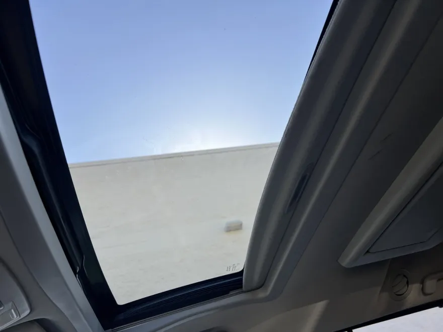 2017 Toyota Sienna XLE Premium photo 1
